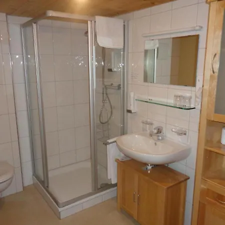 Naze's Hus Pensjonat Mellau