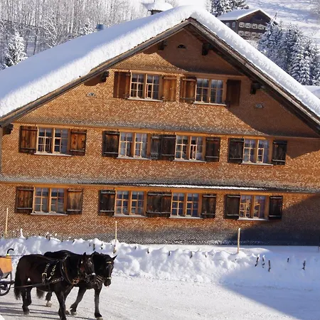 Naze's Hus Guest house