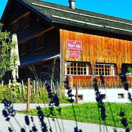 Guest house Naze's Hus Mellau